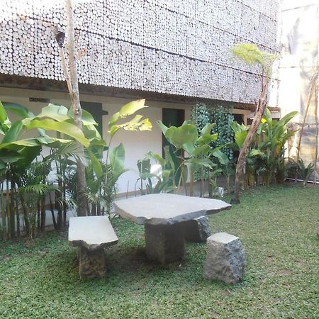 Flores Gallery Hotel Bandung Extérieur photo