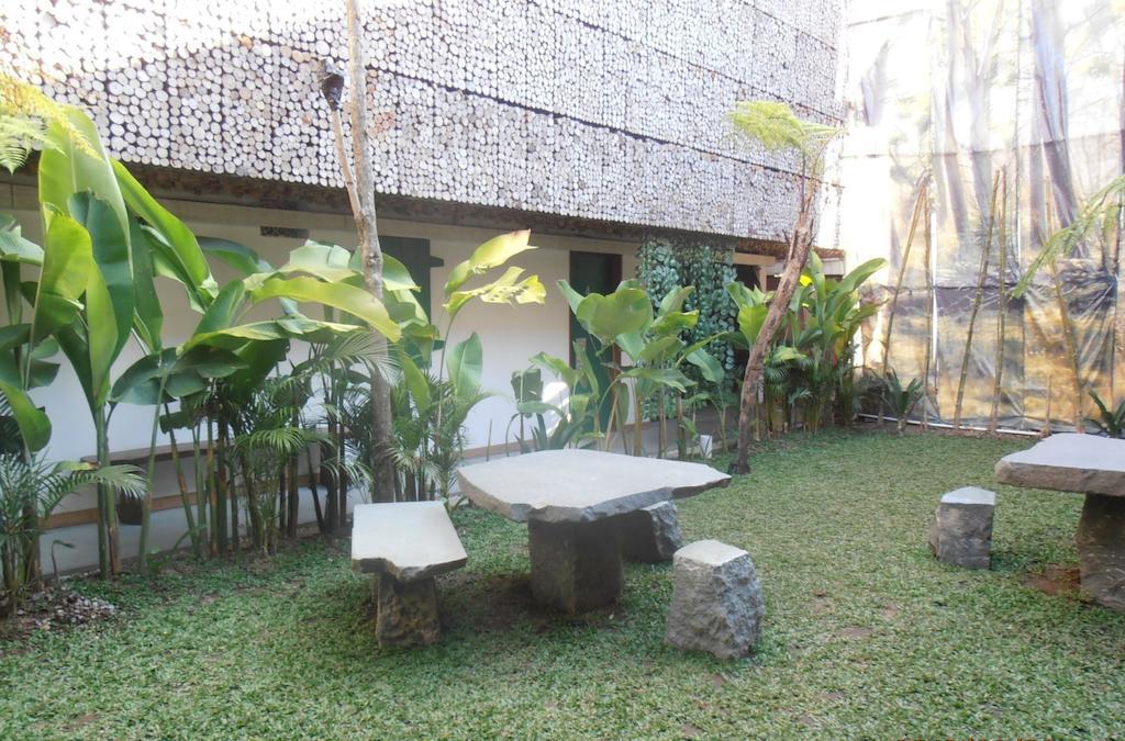 Flores Gallery Hotel Bandung Extérieur photo