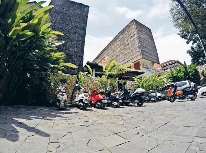 Flores Gallery Hotel Bandung Extérieur photo