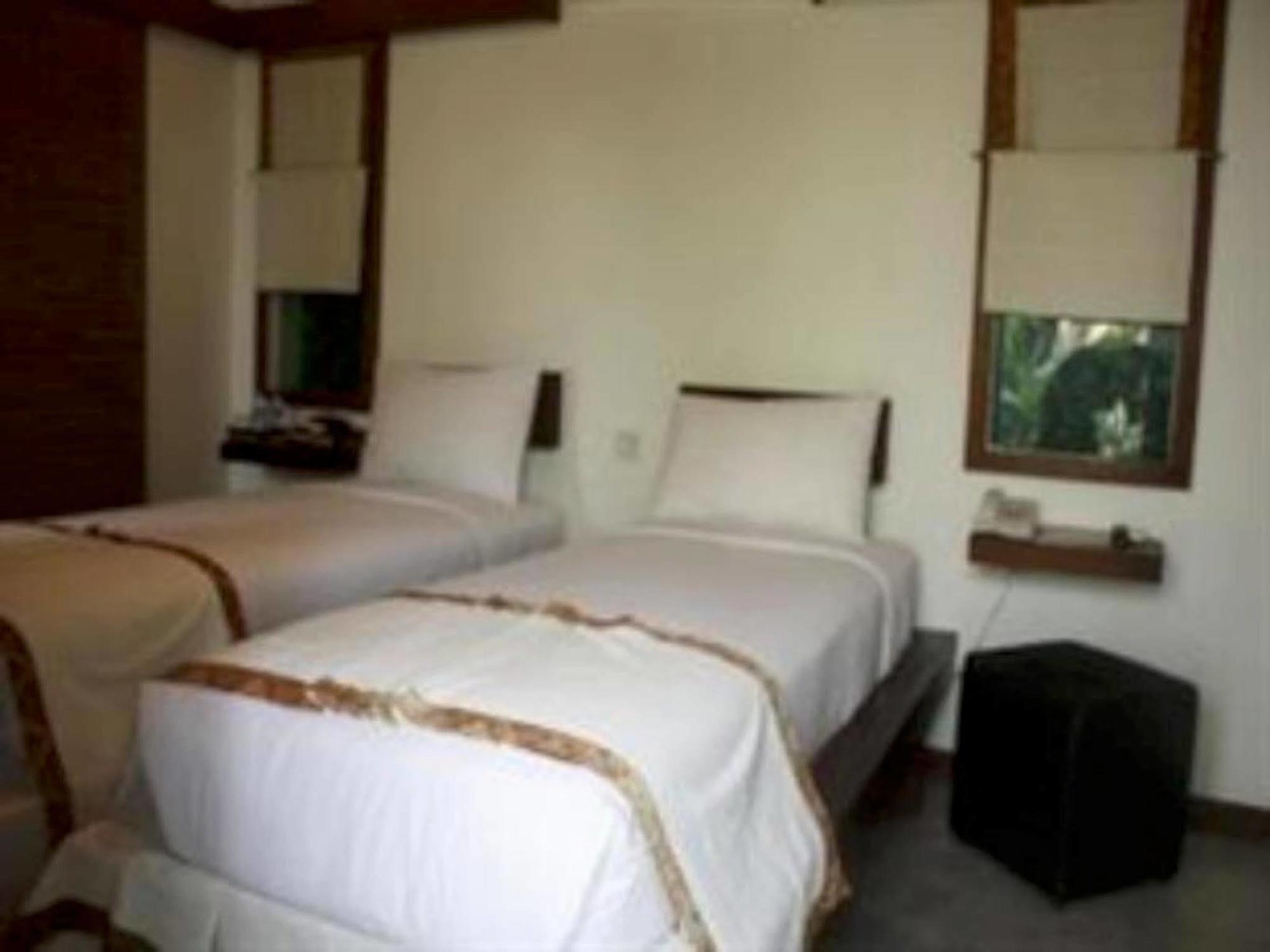 Flores Gallery Hotel Bandung Extérieur photo