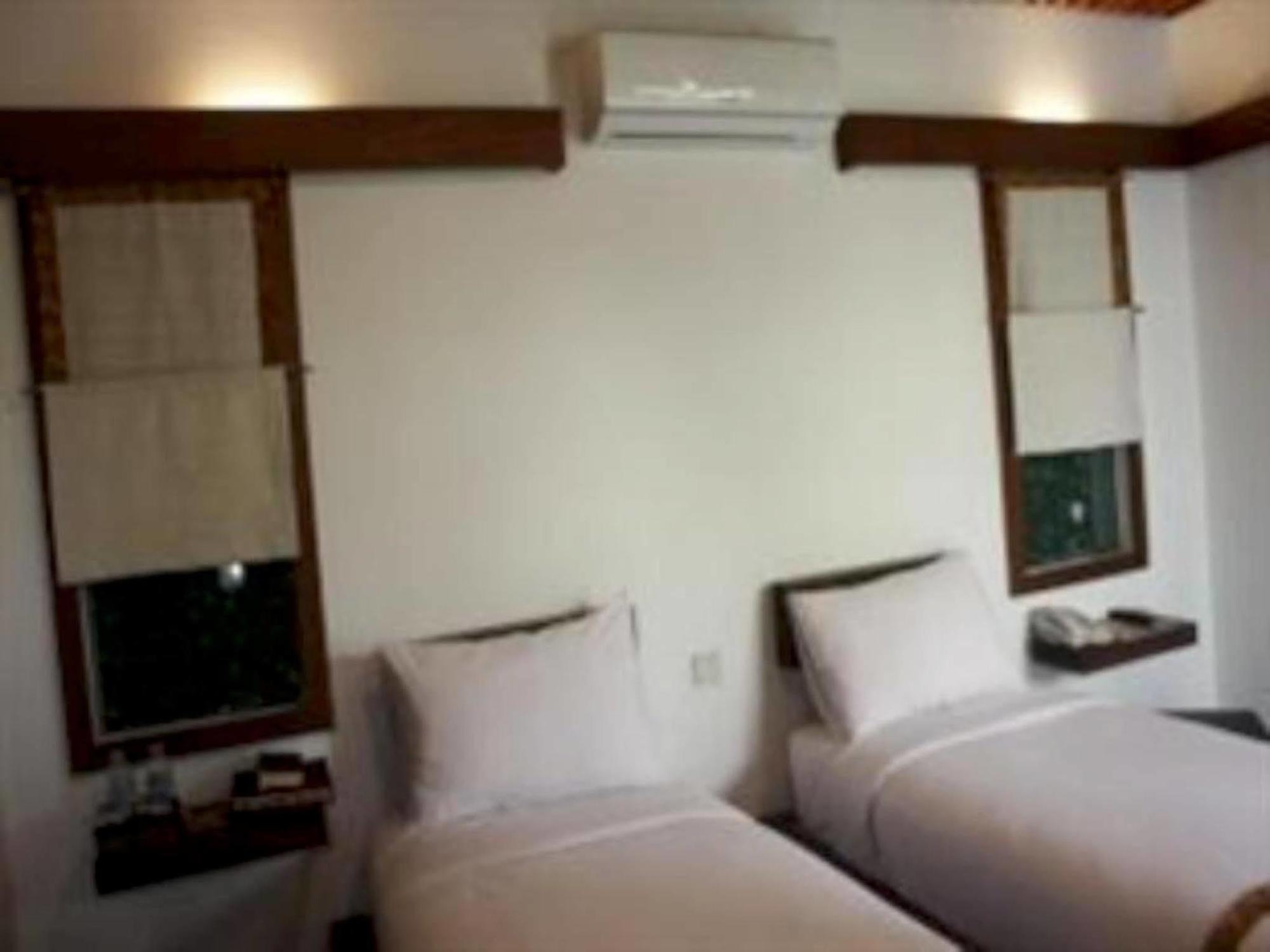 Flores Gallery Hotel Bandung Extérieur photo