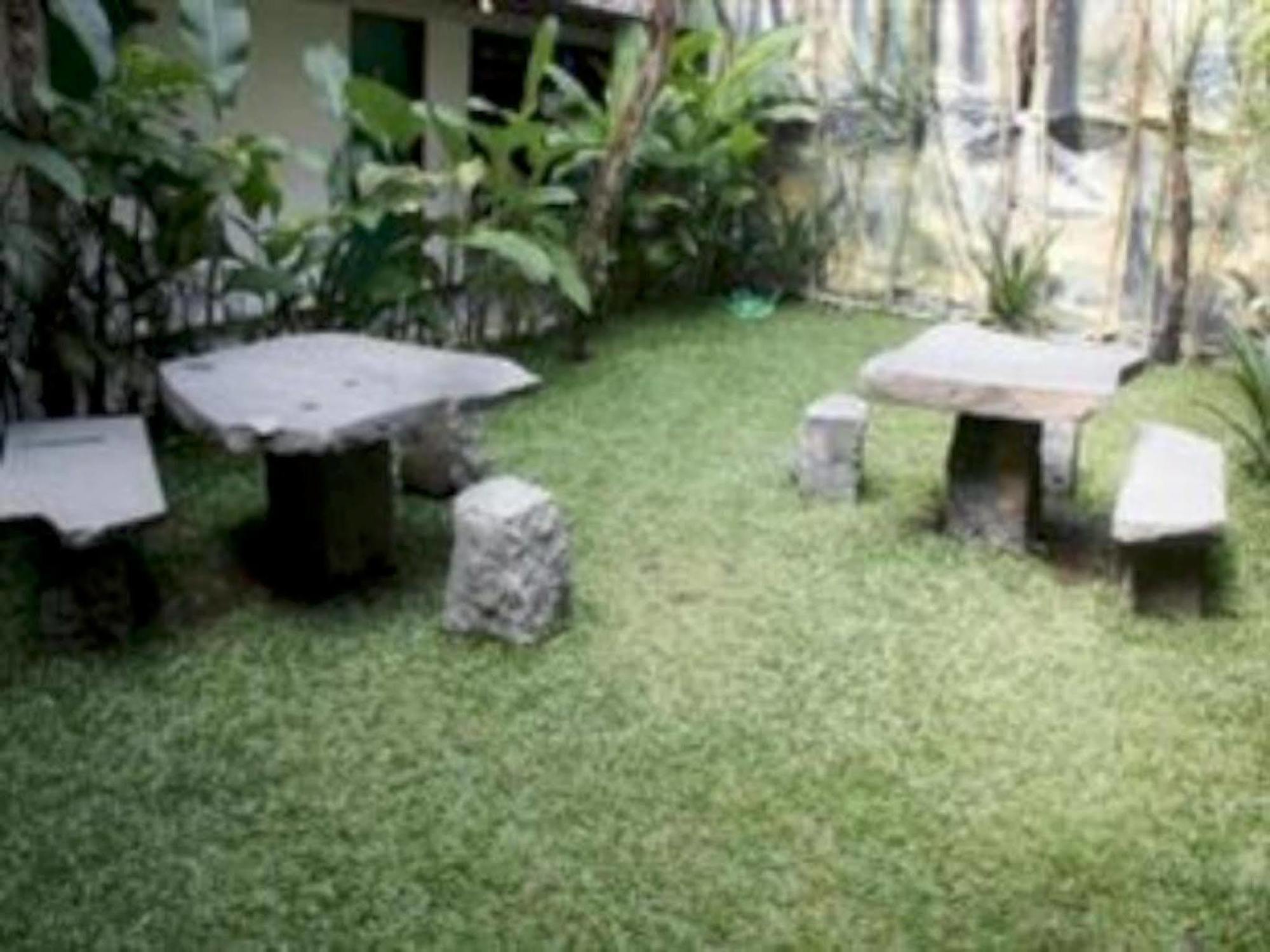Flores Gallery Hotel Bandung Extérieur photo