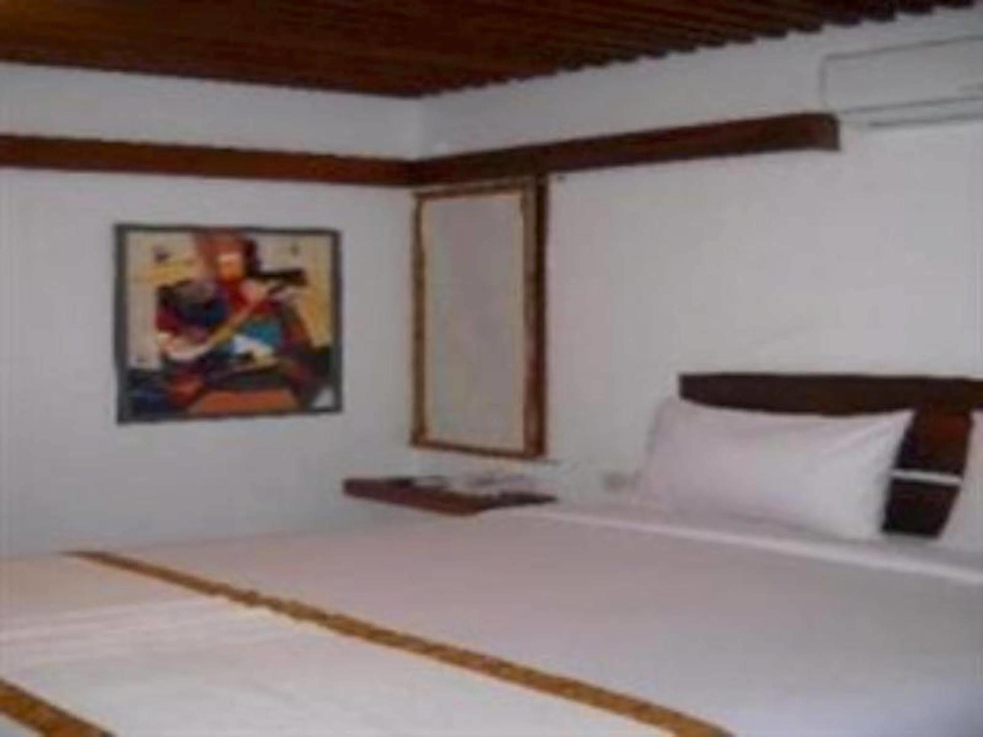 Flores Gallery Hotel Bandung Extérieur photo